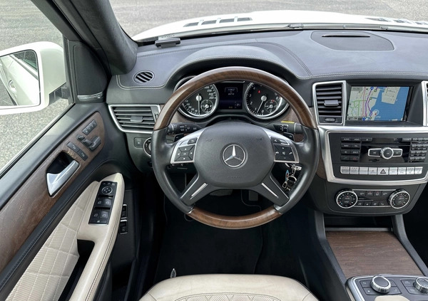Mercedes-Benz GL cena 187900 przebieg: 68700, rok produkcji 2014 z Piaseczno małe 562